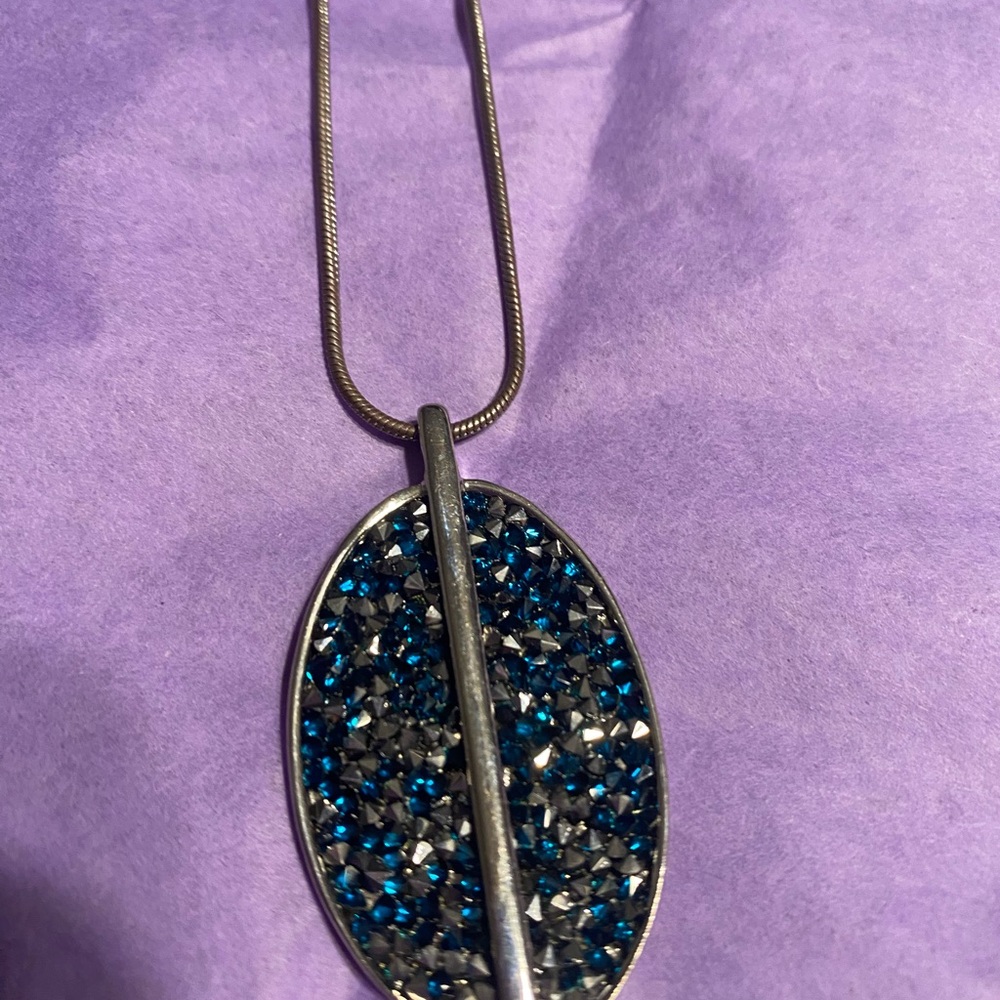 Elegant Blue and Silver Pendant Necklace